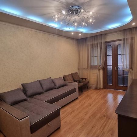 Cosy Appartment Tasjkent Exteriör bild